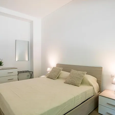Guesthost - Lovely & Comfy In 아파트 *